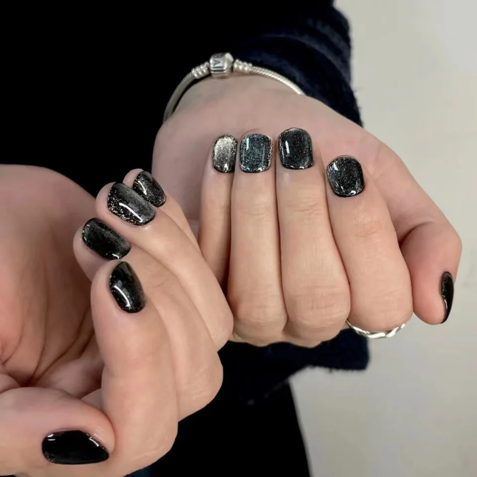 Korte Zwarte Kristal Cat Eye Press-On Nails Glitter Afwerking