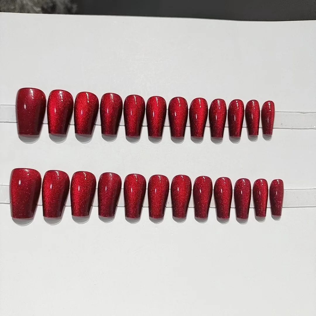 Unghie Finte Cat Eye Rosse, Corte e Medie, Forma a Barella