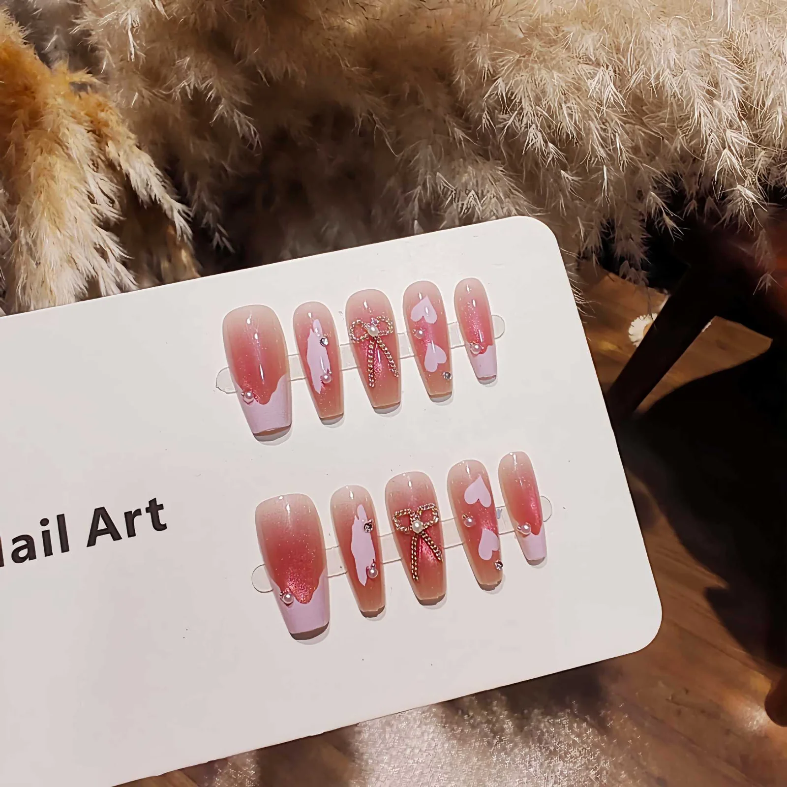 Uñas Postizas Rosa Nude con Decoración de Mariposa y Perla, Estilo Dulce