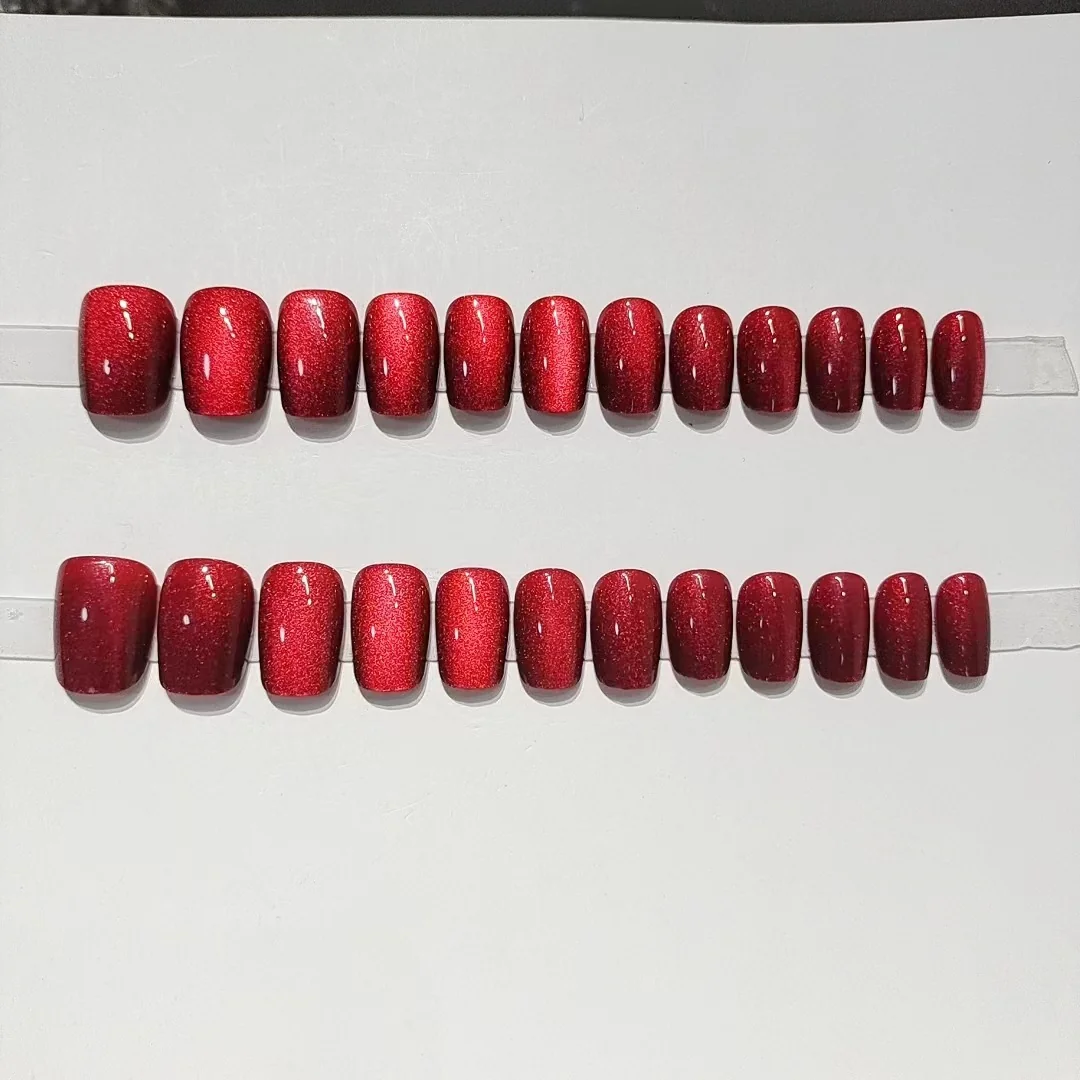 Unghie Finte Cat Eye Rosse, Corte e Medie, Forma a Barella