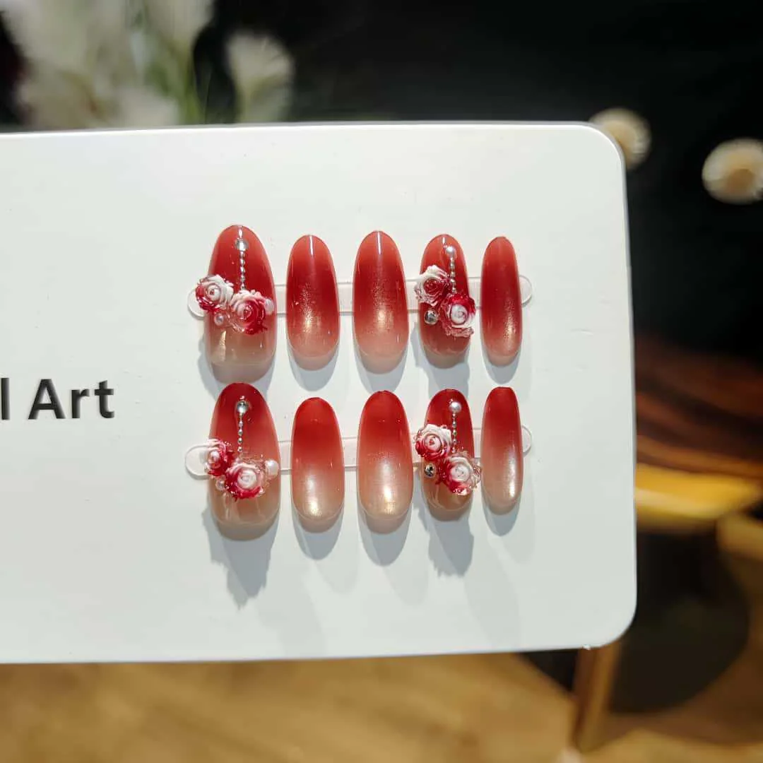 Unghie Finte Occhio di Gatto Rose Garden Rosse Sfumate con Glitter, Forma Ovale
