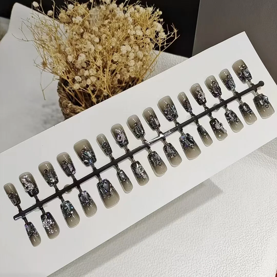 Unghie Finte Adesive Serpente Nero, Forma Coffin Corta, Design Glitter, 30 Pezzi