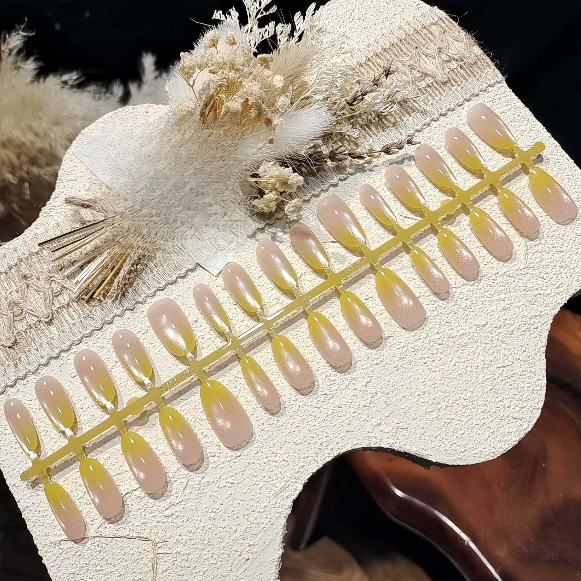 Umjetni nokti Cat Eye limun žute boje, kratki i srednji ovalni