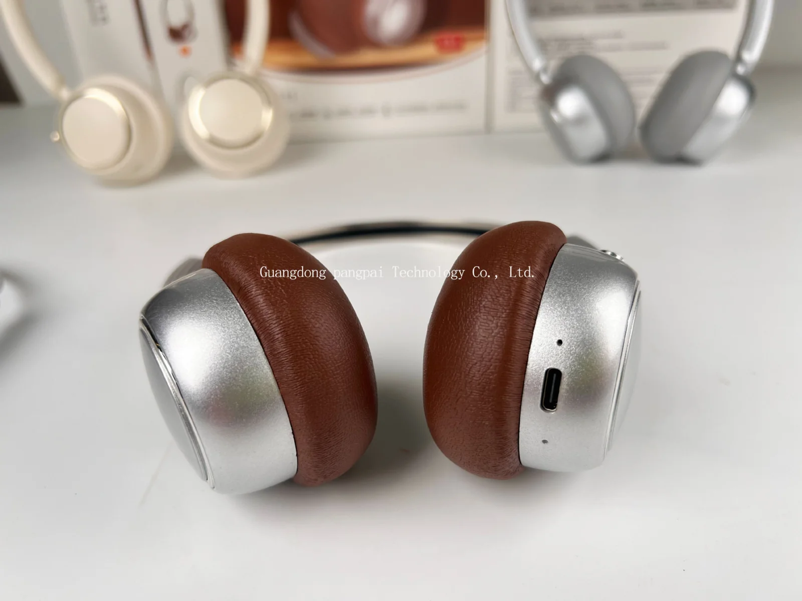 Ρετρό Ακουστικά Bluetooth με FM και Αναδιπλούμενο Σχεδιασμό