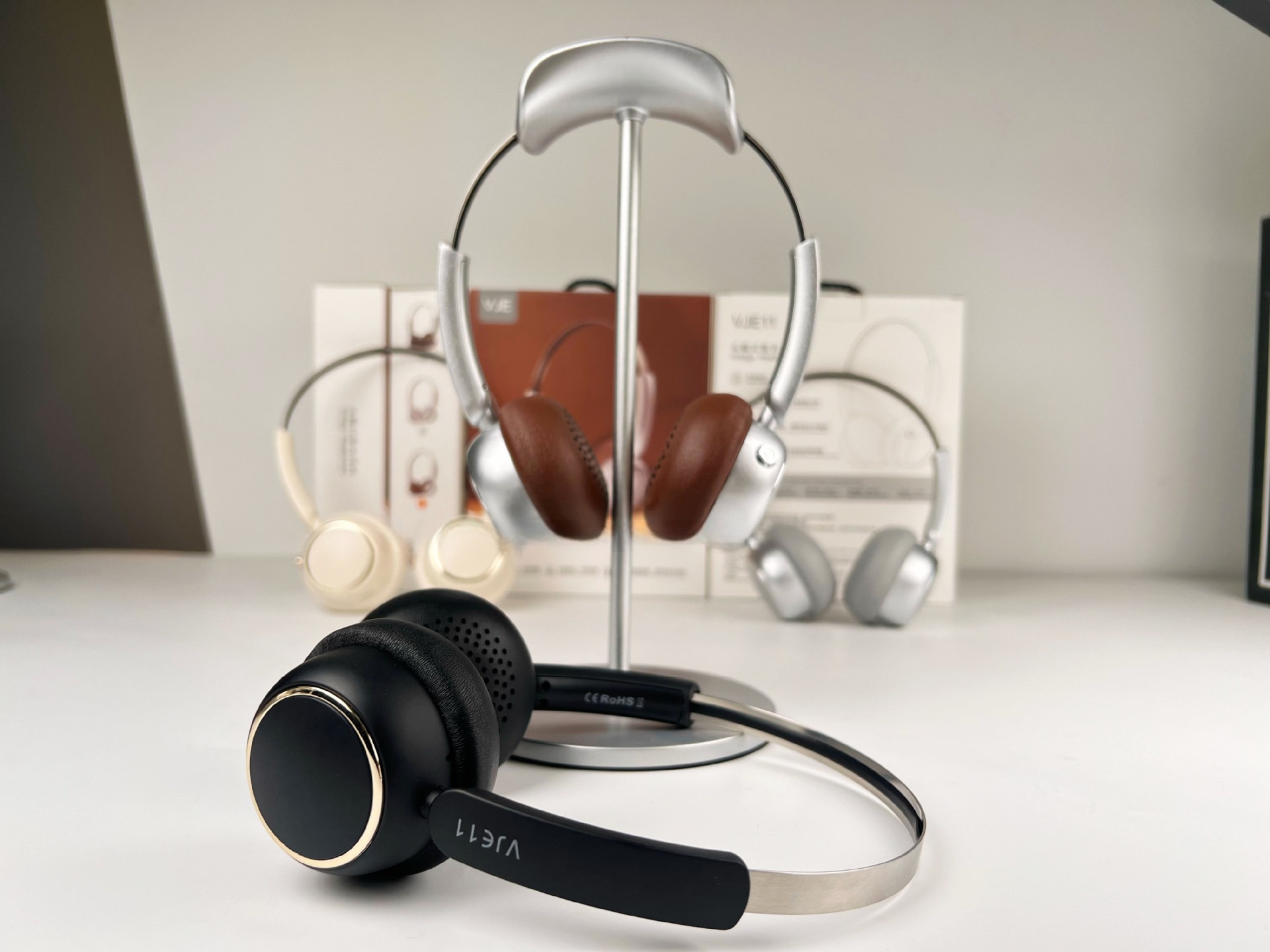 Fon Kepala Tanpa Wayar Over-Ear Retro dengan Radio FM dan Bluetooth 5.4