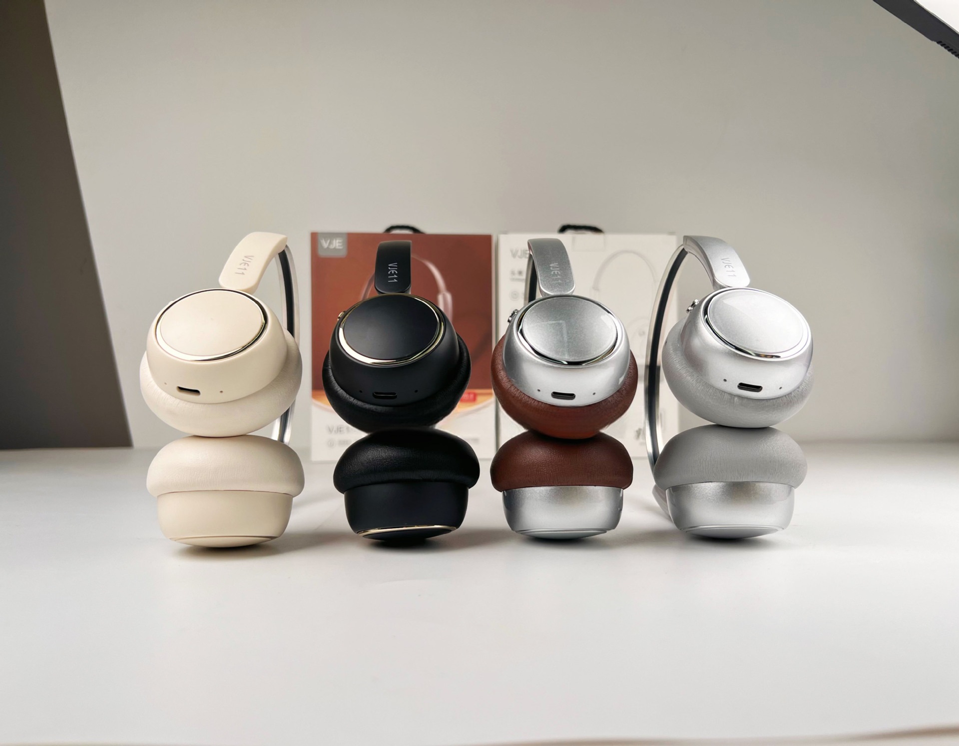 Fon Kepala Tanpa Wayar Over-Ear Retro dengan Radio FM dan Bluetooth 5.4