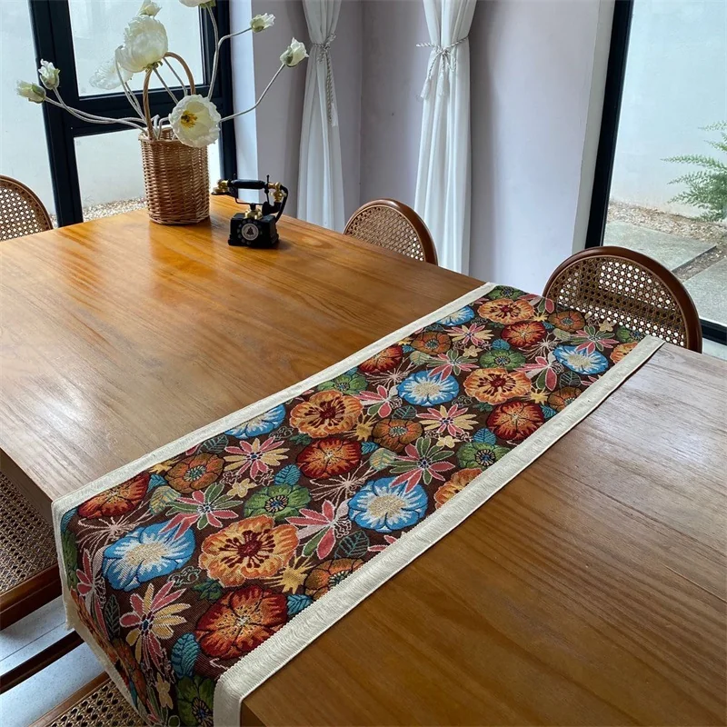 Bohemisk bordløper i bomullsblanding med blomstertrykk