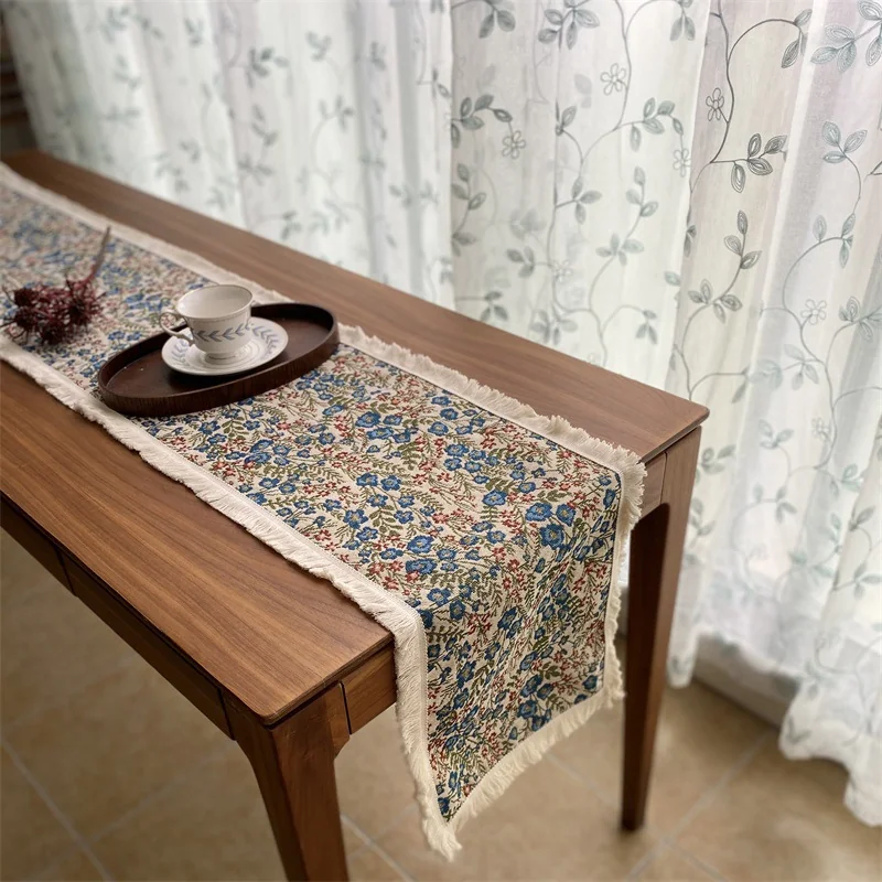 Kukallinen pöytäliina, puuvillasekoite ruokapöydän sisustukseen