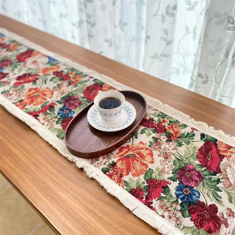 Amerikkalainen maalaistyylinen pöytäliina, musta kaapinsuojus