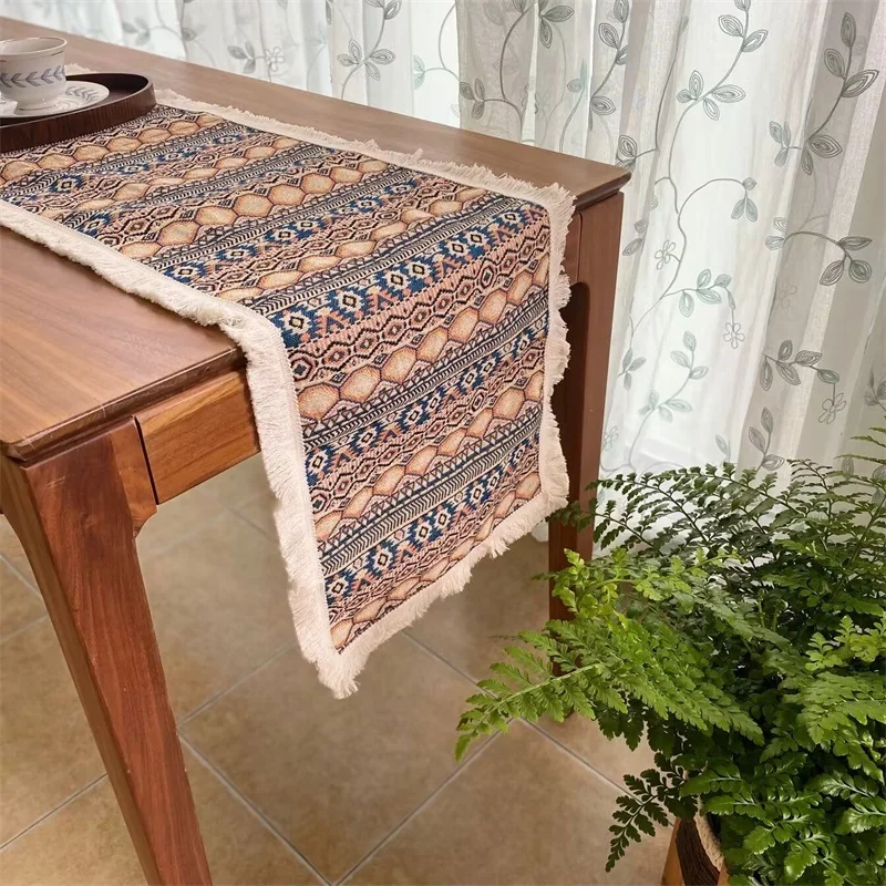 Bordløber i bomuld og polyester med bohemisk geometrisk mønster