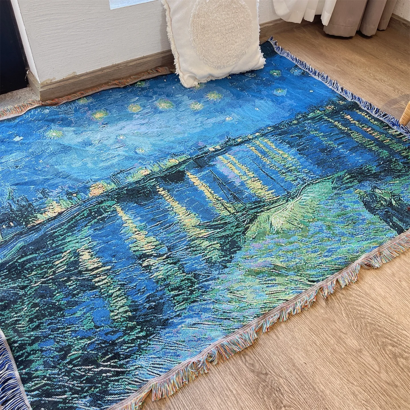 Pletený prehoz s motívom Van Gogh na dekoráciu pohovky