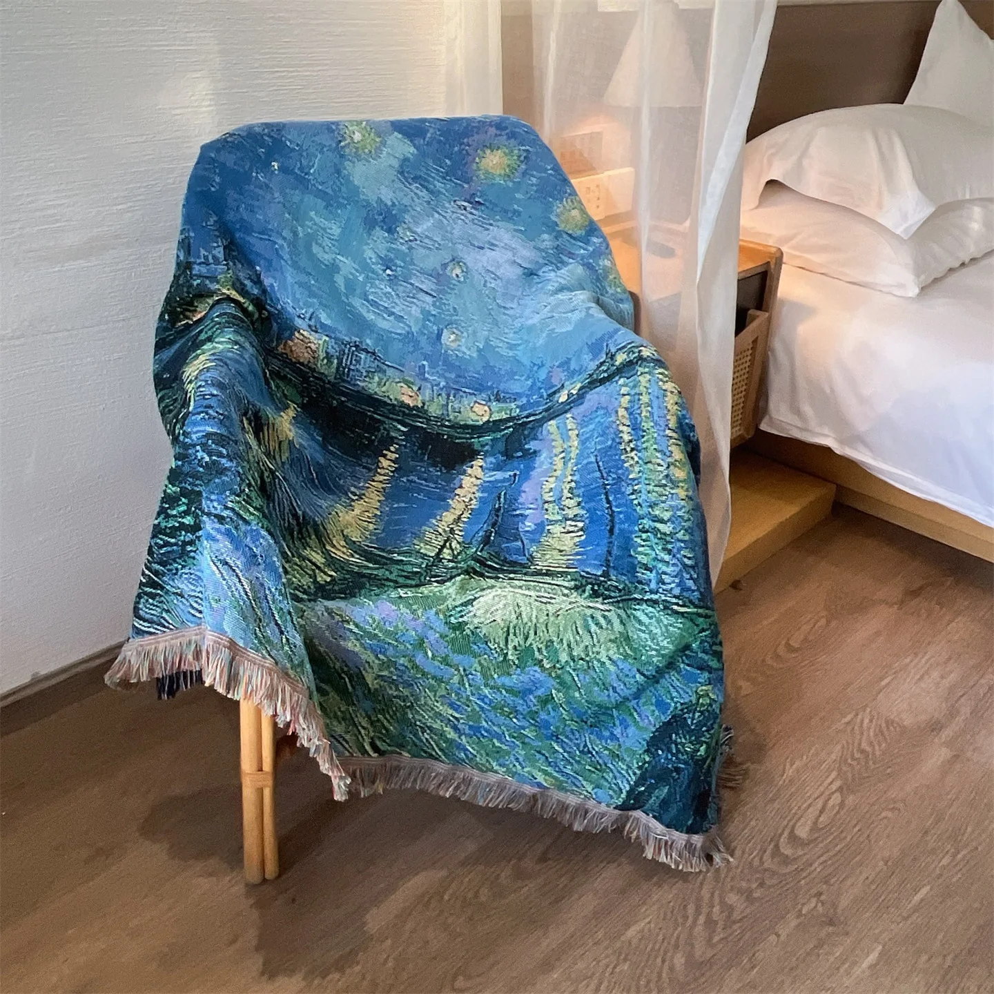 Pletený prehoz s motívom Van Gogh na dekoráciu pohovky
