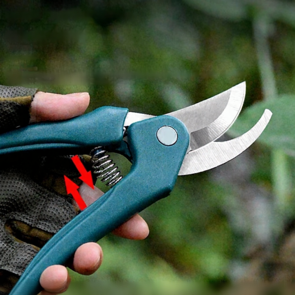 Garden hand tool scissors with anti-loss rope can cut various gardening crops such as flower branches/twigs under 2.5cm