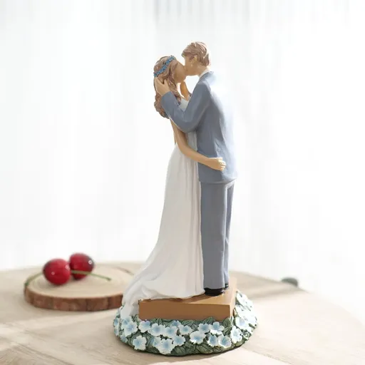 Sweet Newlyweds Kissing Figurine Wedding Decorations Bride Bridegroom Statues Couple Sculpture for Wedding Anniversary (White)
