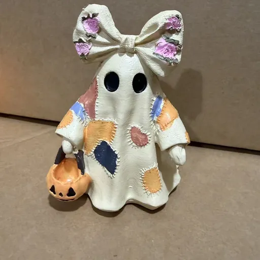 Vintage Patchwork Ghost Resin Figurine No-Light Version 10cm Cream-White with Colorful Patches and Bow Autumn Tabletop Decor