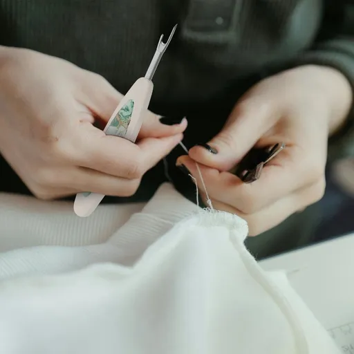 Ergonomic Sewing Tool with Comfortable Handle, Retro Vintage Style Seam Remover for