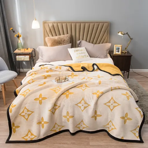 Yellow Lucky Four-Leaf Clover 100x150CM Premium Double-Sided Print Flannel Blanket - Soft All-Season Air Conditioning Throw for Office Nap & Travel