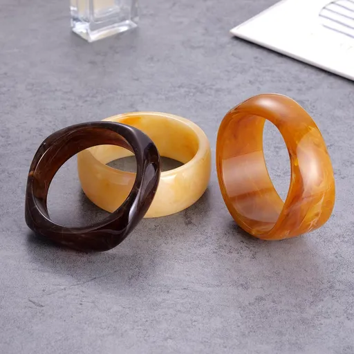 Kvekstio Chunky Resin Bangle Set for Women – 3 Pack Irregular Wide Acrylic Marble Bracelets, Bold Statement Jewelry for Boho Retro Style, Minimalist Stackable Brown Accessories for Mom Wife Daughter