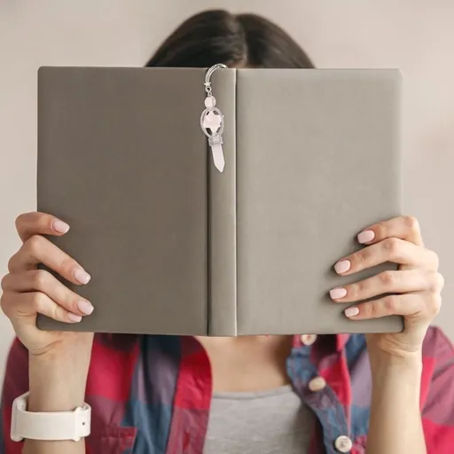 1Pc Artistic Pink Metal Bookmark with Crystal Pendant for Reading