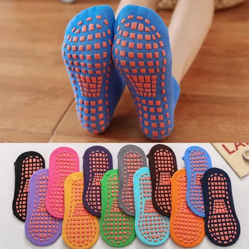 Black Anti-Slip Trampoline Socks for Adults, Cotton Polyester Spandex with Silicone Dots, Elastic Breathable Sports Socks for Indoor Playgrounds and Gyms