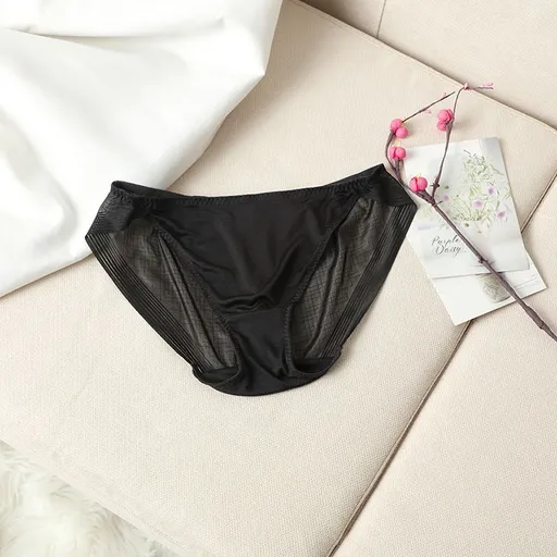 Yuyue Mulberry Silk Women Seamless Low Waist Briefs Black Size: S; Recommended weight (kg): 40 - 47; Waist (cm): 58 - 64; Hip (cm): 82 - 86; Suitable fit: slim build