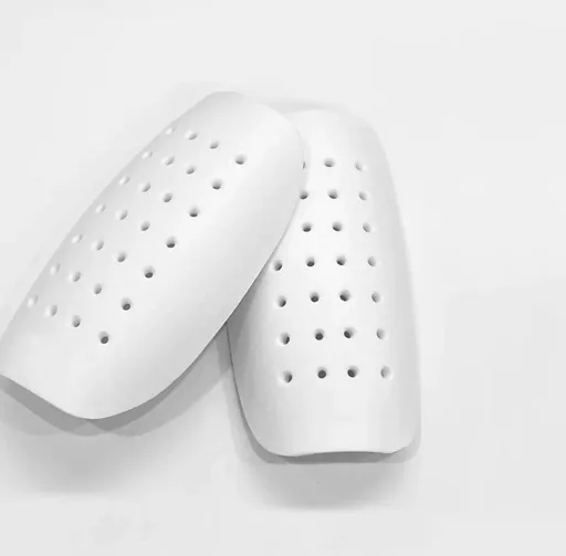 Universal Football Shin Guard Sports Leg Protector Pad Breathable Soccer Leg Shin Guards Footballs Training Equipment - White L