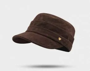 Small Badge Heart Suede‑Feel Peaked Cap, Coffee Tone, Adjustable 56‑58cm, Christmas & Halloween Sweet Casual Headwear, Trendy Vintage Hat, Holiday Souvenir Gift