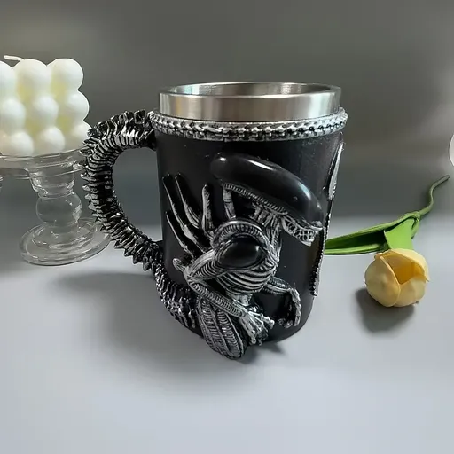 Alien-Themed 3D Mug, Resin Shell + 304 Stainless Steel Liner, Spine-Shaped Handle Dark Style, Halloween Living Room Decor, Sci-Fi Fan Gift!(black)