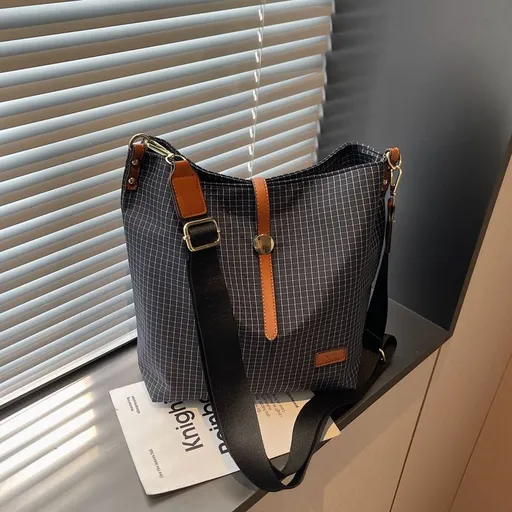 Vintage Plaid Oxford Crossbody: Large Capacity Bucket Bag, Lock Closure Shoulder Bag, Polyester Lining.(black)