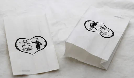 100 Pack Wedding Cake Bags Greaseproof Wax Paper Slice Take Home Favour Bride Groom in Heart