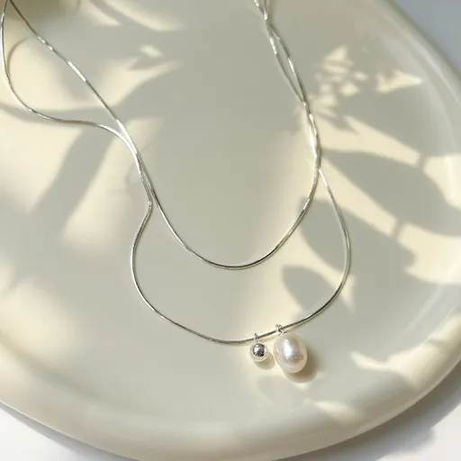 Nearawing Elegant Pearl Necklace for Women -White Gold Chain Layered Necklace for Women Pearl Pendant Necklace