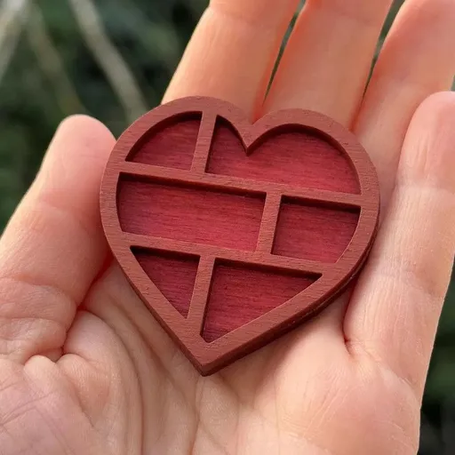 Wooden display stand for mini curiosities,Heart shape