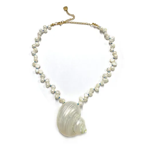 Vintage Inspired Pearls Conch Shell Pendant Necklace Lightweight Jewelry For Women