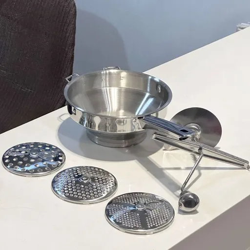 Stainless Steel Manual Food Mill with 3 Discs, Potato Fruit Vegetable Puree Masher