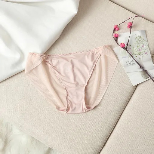 Yuyue Mulberry Silk Women Seamless Low Waist Briefs Pink Size: S; Recommended weight (kg): 40 - 47; Waist (cm): 58 - 64; Hip (cm): 82 - 86; Suitable fit: slim build