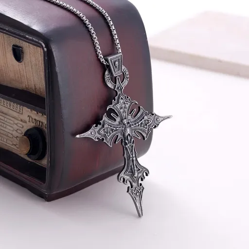 Kvekstio Vintage Gothic Skull Cross Pendant Necklace for Women Men, Halloween Party Cosplay Accessory, Punk Rock Gift, Goth Skeleton Cross Dark Religious Statement Jewelry for Christian, Birthday