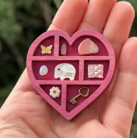 2.6 Inch Mini Pink Heart Shape Rock Specimen Storage Box Crystal Mineral Display Case Gemstone Rock Organizer Holder
