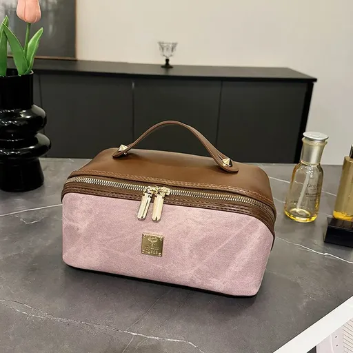 【PU Color-Block Cosmetic Bag】​ Leather Handle Metal Zipper, Color-Block Simple Partition, Main Compartment Stores Cosmetics & Toiletries, Lightweight & Versatile for Commuting & Travel./PINK