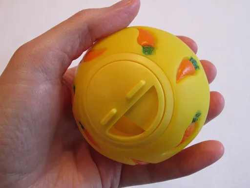 Toy for Guinea Pigs, Rabbits, Hedgehogs and Other Small Pets, 7 cm, Yellow, Adjustable Opening Treat Toy New