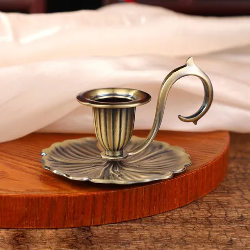 Bronze European Vintage Handheld Chamberstick with Finger Loop - Minimalist Metal Candlestick Tray for Weddings, Festivals & Tables Decor
