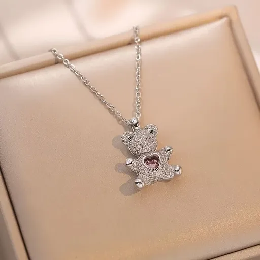 A delicate and adorable pink heart-shaped bear pendant copper necklace, adorned with synthetic zirconia, paired with a stainless steel chain, decorated with synthetic zirconia, perfect as a daily jewelry gift or a sweet and cute party accessory.（silv