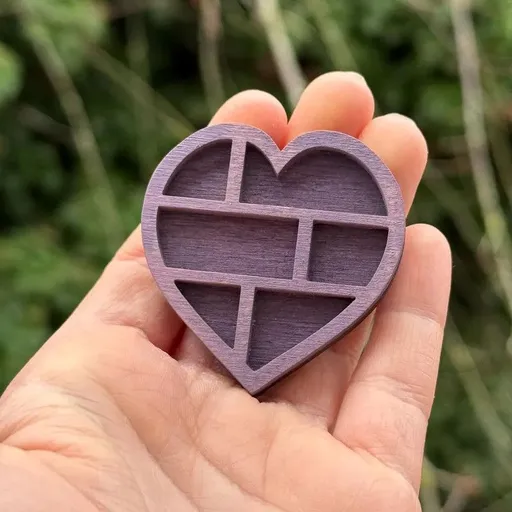 Wooden display stand for mini curiosities,Heart shape
