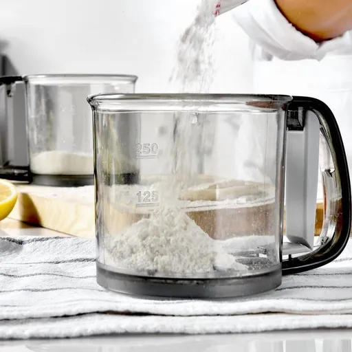 Semi Automatic Handheld Flour Sifter with Fine Mesh Sieve and Clear Measuring Marks Lightweight Plastic Baking Tool for Cakes Powdered Ingredients