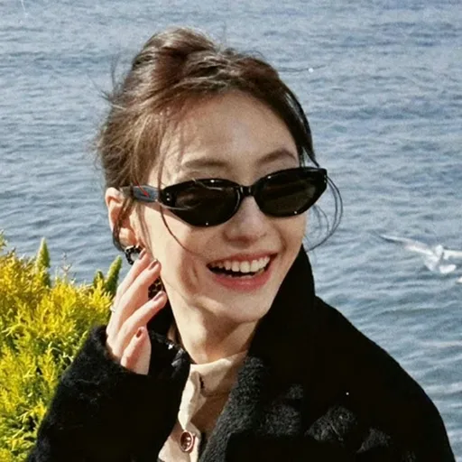 T05 Black Frame Gray Lens | UV400 Business Sunglasses | Christmas Minimalist Work Gift | Sleek Frame Versatile Daily Sun Glasses
